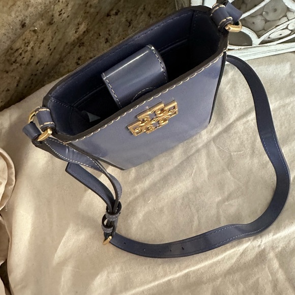 New Tory Burch Britten sell phone crossbody - Picture 3 of 7